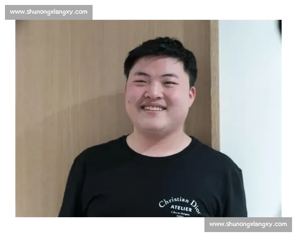 张继科直播拒收 Zimomo 引争议:同款玩偶现身货架,称均为他人赠送 张继科直播拒收 Zimomo 引争议:同款玩偶现身货架,称均为他人赠送
